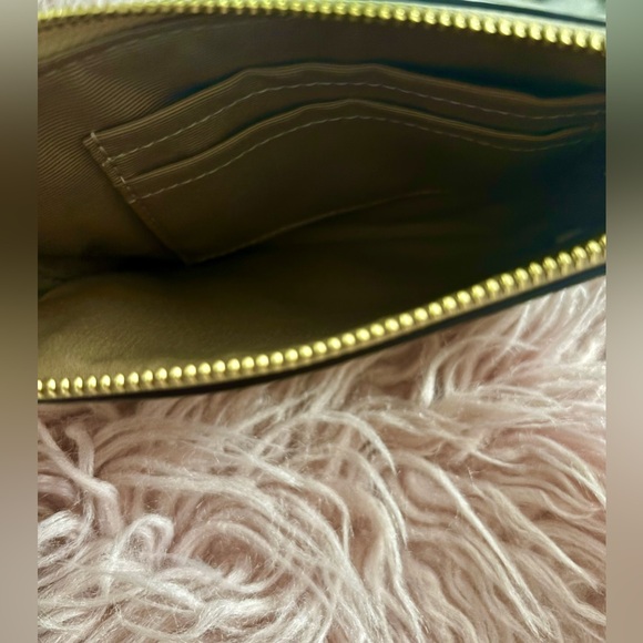 NEW Coach Signature Coated Canvas Heart Print Corner Zip Wristlet - Picture 10 of 15